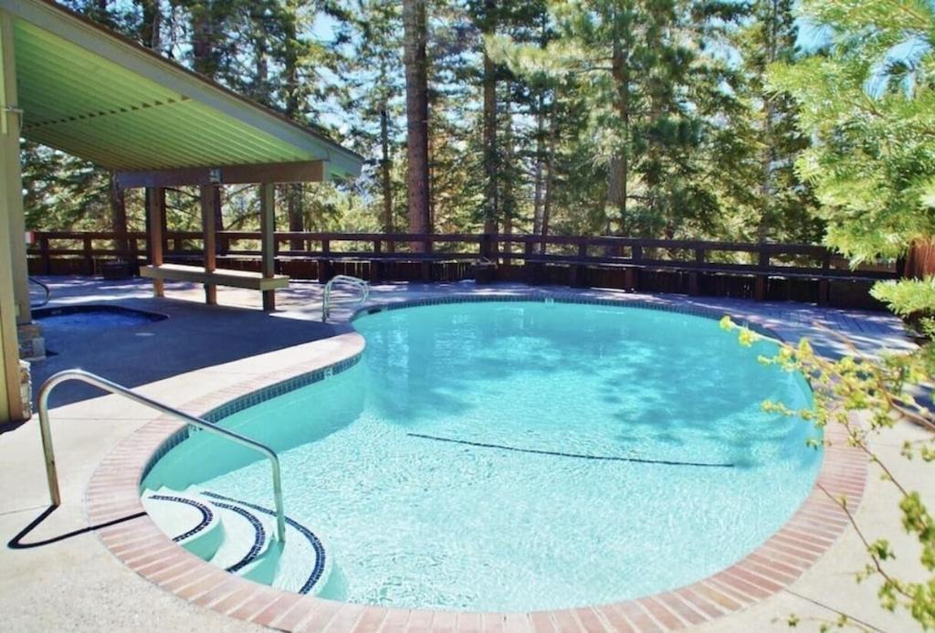 Cozy Condo Walking Distance To Village And Gondola W/ Pool/ Jacuzzi Sleeps 4. Mammoth Lakes Luaran gambar